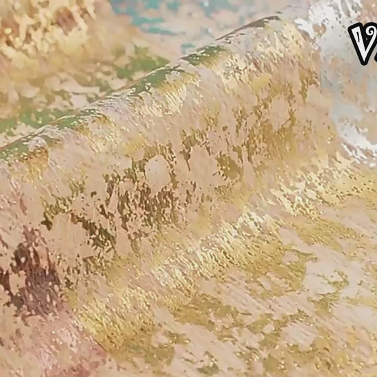 Video showing the texture and metallic finish of the foil mesh table runner