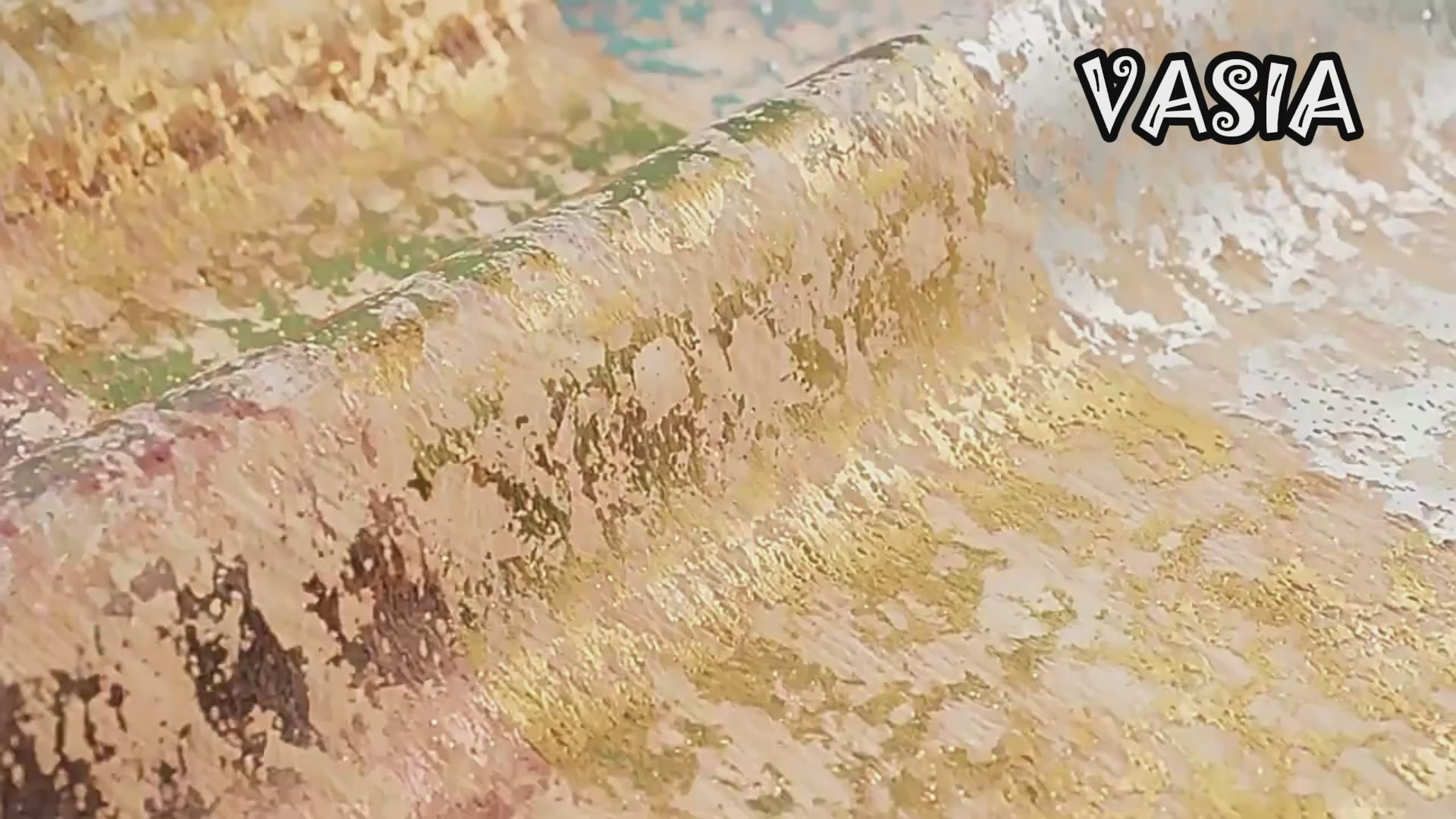 Video showing the texture and metallic finish of the foil mesh table runner