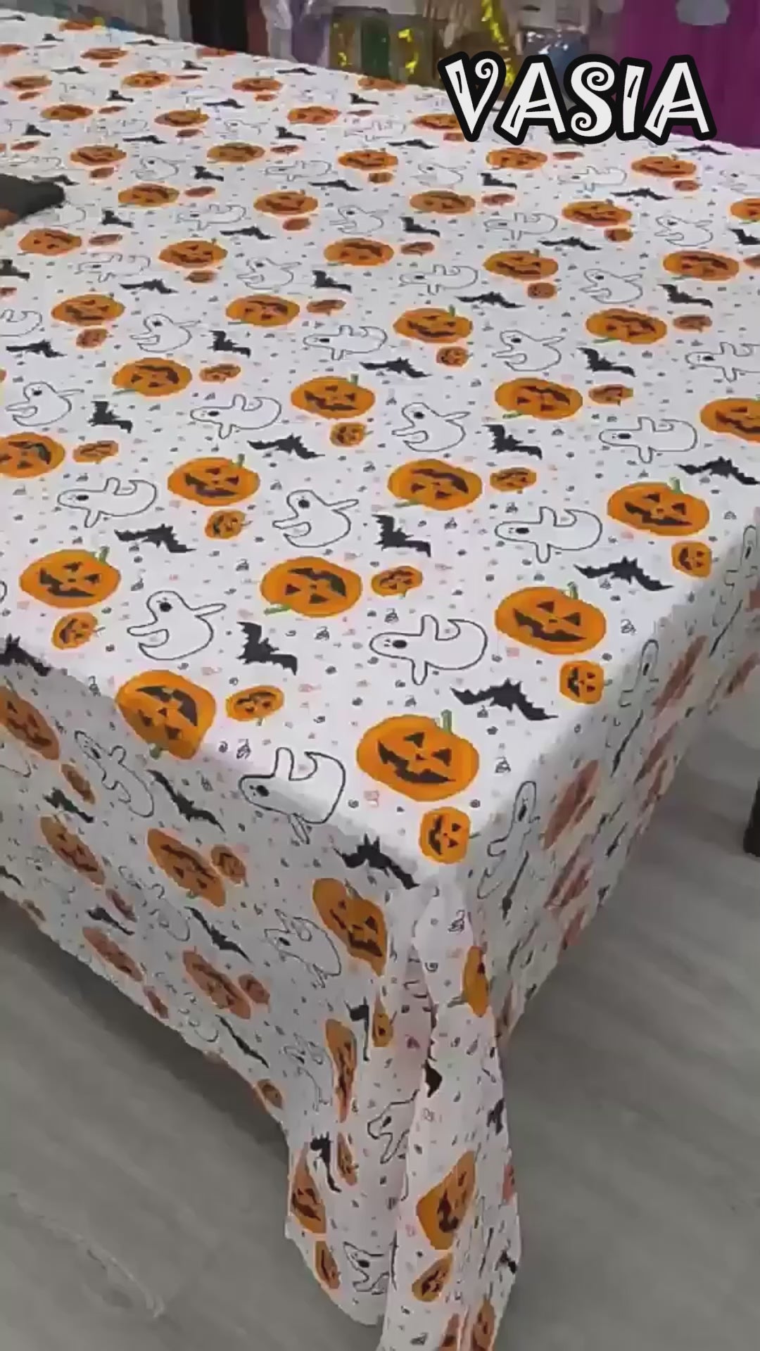 Video showing Halloween plastic tablecloth designs and full table-cover size