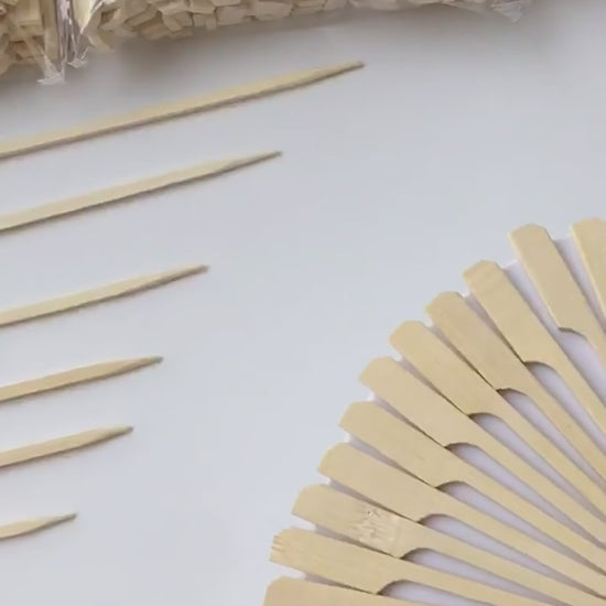Video showing Teppo-style bamboo paddle skewers